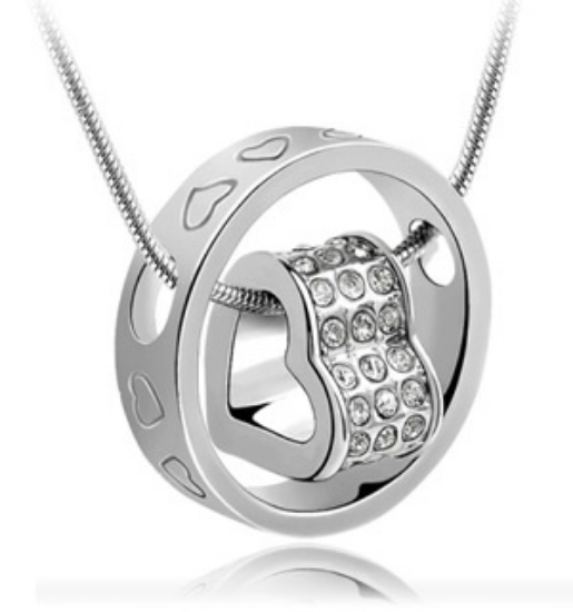 Made with 100% Genuine Swarovski Crystals this enchanting pendant necklace oozes elegance, originality and style!