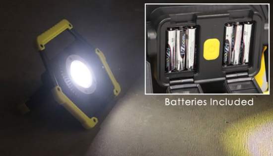 The Weatherproof 700 Lumen Flood And Work Light is a strong, rugged, and reliable light for almost any situation.